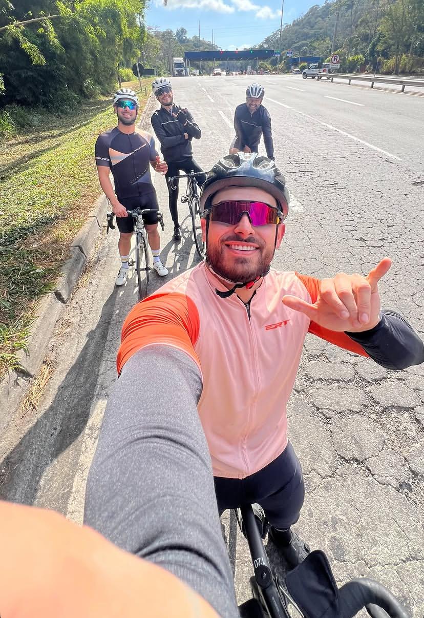 Selfie de Iran Ligeiro com amigos ciclistas